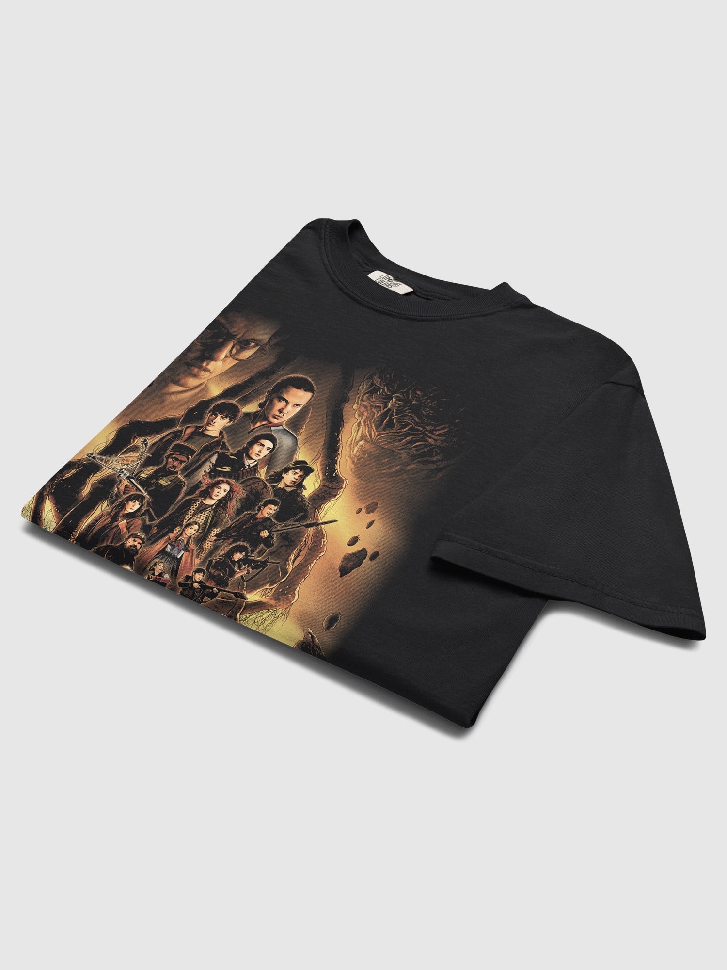 Stranger Things x Kyle Lambert Camiseta Comfort Colors - Arte do Final da Temporada 5