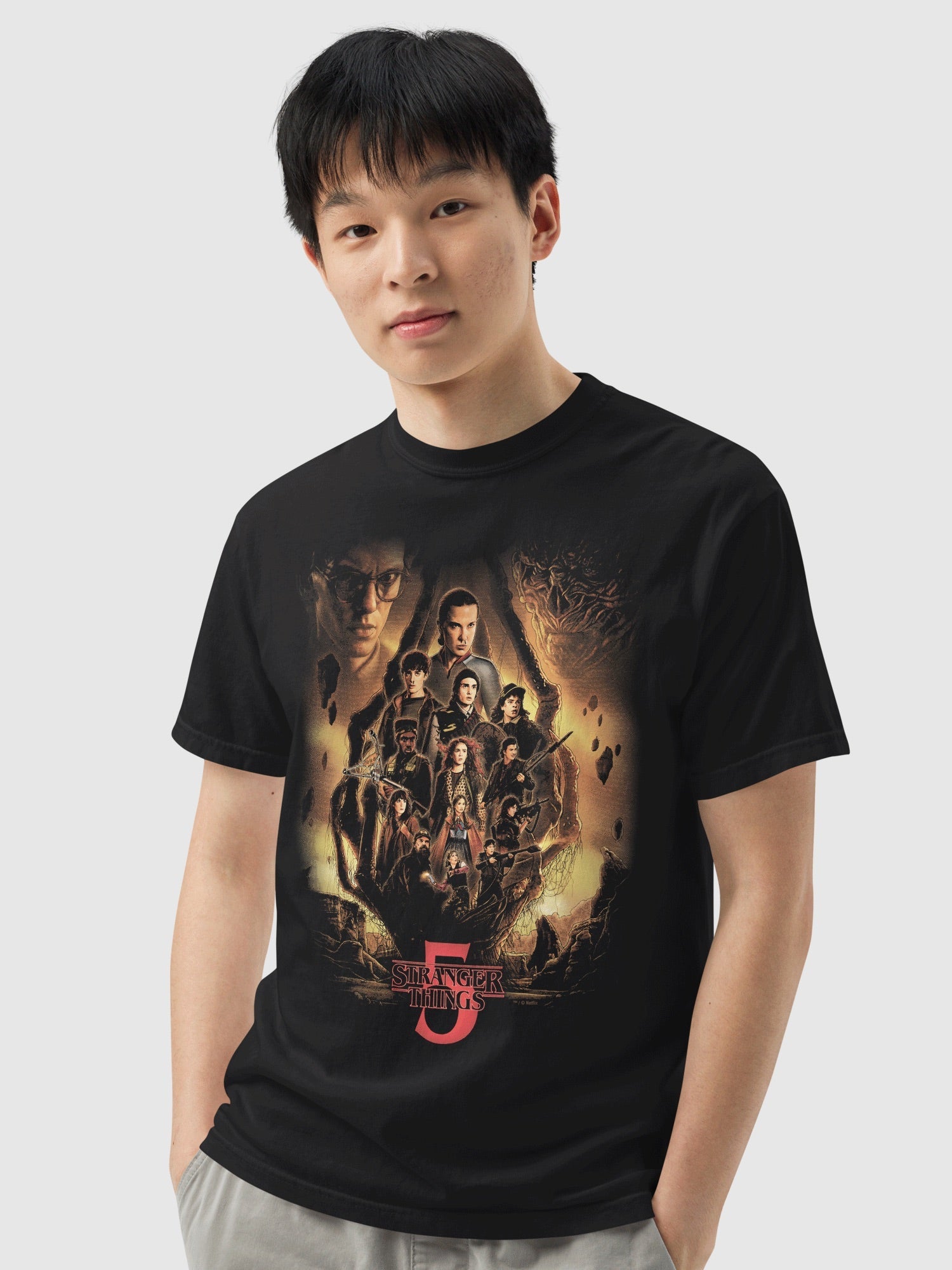 Stranger Things x Kyle Lambert Camiseta Comfort Colors - Arte do Final da Temporada 5